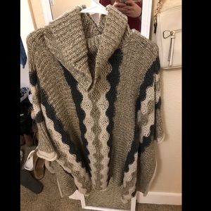 Cute knitted sweater / throw over!